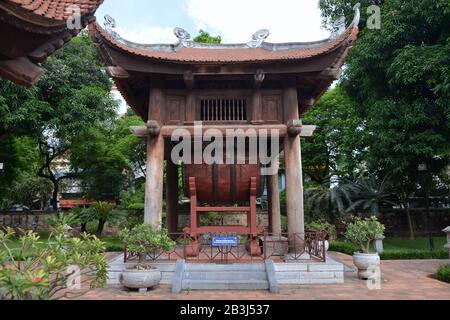 Grosse Trommel, Literaturtempel 'Van Mieu' Hanoi, Vietnam Stockfoto