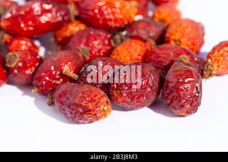 Getrocknete rote reife Rosehupffrucht Stockfoto