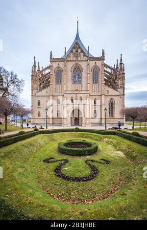 Kathedrale St. Barbara in Kutna Hora, ein Juwel der Gotik und der Kunst Tschechiens. Kutna Hora gehört zum UNESCO-Weltkulturerbe. Winterzeit Stockfoto