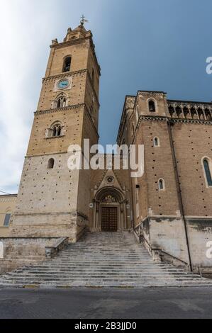 Chieti (Italien) - Blick auf das historische Zentrum der Stadt Chieti, der Provinzhauptstadt der Region Abruzzen, Mittelitalien Stockfoto