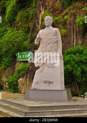 Statue Gherman Titov, Titop-Insel, Halong-Bucht, Vietnam Stockfoto