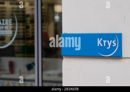 Bordeaux, Aquitanien/Frankreich - 02 20 2020: krys Optiklogo Zeichen Optikergeschäft Gläser Geschäft Marke Firma Stockfoto