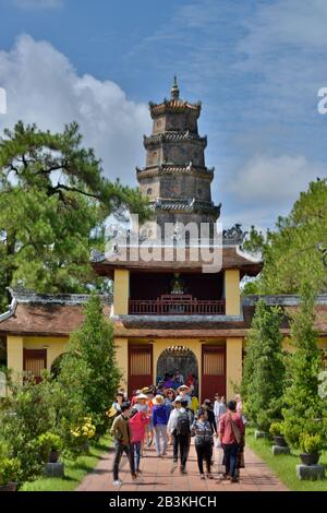 Turm der Fremde und Anmut 'Thap Phuoc Duyen', Thien-Mu-Pagode, Hue, Vietnam Stockfoto