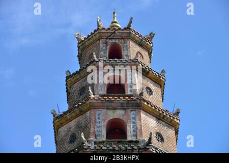 Turm der Fremde und Anmut 'Thap Phuoc Duyen', Thien-Mu-Pagode, Hue, Vietnam Stockfoto