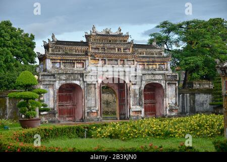 Phung Tien Tor, Purpurne verbotene Stadt, Kaiserstadt, Hue, Vietnam Stockfoto