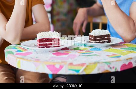 Nahaufnahme von köstlichem Kuchen in einem Café Stockfoto