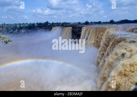 Rainbow on Chitrakoot fällt auf Indravati-Fluss, Jagdalpur, Chhattisgarh, Indien, Asien Stockfoto