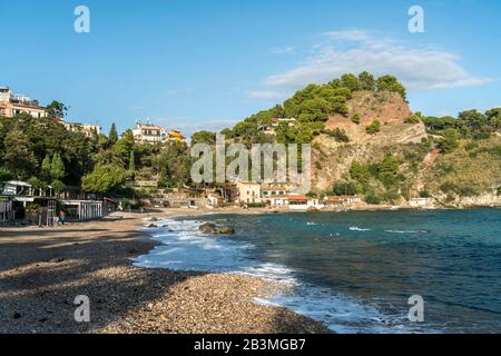 Strand von Mazzaro, Taormina, Sizilien, Italien, Europa | Mazzaro Strand, Taormina, Sizilien, Italien, Europa Stockfoto