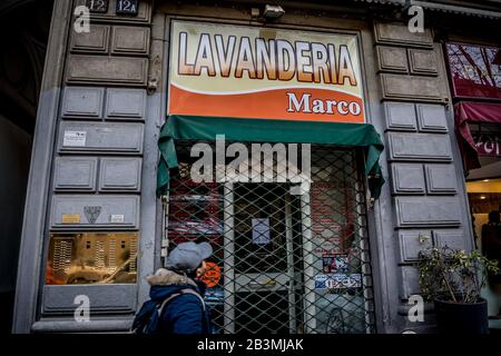 Mailand. Die Räumlichkeiten sind vorübergehend wegen Coronavirus COVID19 Auf dem Foto Lavanderia Marco in Viale Piave 12a (Carlo Cozzoli/Fotogramma, Mailand - 2020-03-05) p. S. la foto e' utilizzabile nel rispetto del contesto in cui e stata scattata, e senza intamatorio del decoro delle delle Stockfoto