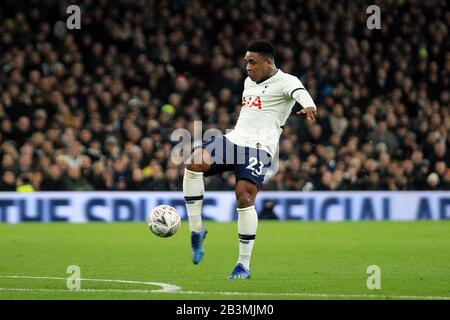 London, Großbritannien. März 2020. Steven Bergwijn von Tottenham Hotspur in Aktion. Der Emirates FA Cup, 5. Runde, Tottenham Hotspur gegen Norwich City im Tottenham Hotspur Stadium in London am Mittwoch, 4. März 2020. Dieses Bild darf nur für redaktionelle Zwecke verwendet werden. Nur redaktionelle Nutzung, Lizenz für kommerzielle Nutzung erforderlich. Keine Verwendung bei Wetten, Spielen oder einer einzelnen Club-/Liga-/Spielerpublikationen. PIC von Steffan Bowen/ Credit: Andrew Orchard Sportfotografie/Alamy Live News Stockfoto