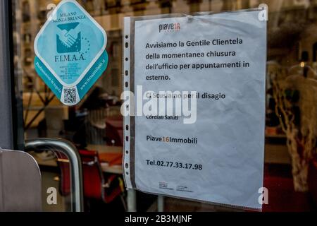 Mailand. Die Räumlichkeiten sind vorübergehend wegen Coronavirus COVID19 Im Photo Real Estate Shop in Viale Piave 16 (Carlo Cozzoli/Fotogramma, Mailand - 2020-03-05) p.s. la foto e' utilizzabile nel rispetto del contesto in cui e Stata scattata, e senintenza to diffamatorio del decoro delle delle prassate geschlossen Stockfoto