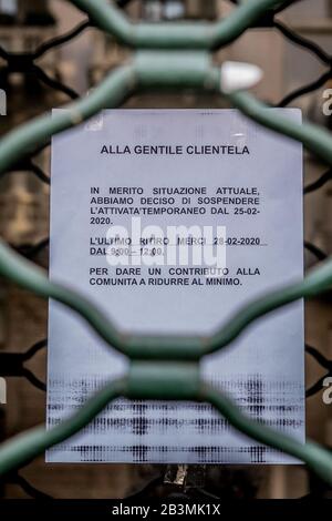 Mailand. Die Räumlichkeiten sind vorübergehend wegen Coronavirus COVID19 Auf dem Foto Lavanderia Marco in Viale Piave 12a (Carlo Cozzoli/Fotogramma, Mailand - 2020-03-05) p. S. la foto e' utilizzabile nel rispetto del contesto in cui e stata scattata, e senza intamatorio del decoro delle delle Stockfoto