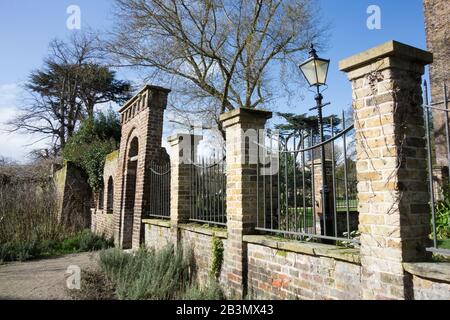 Das Äußere von Sir John Soanes Pitzhanger Manor & Gallery, Mattock Lane, Ealing, London W5, Großbritannien Stockfoto