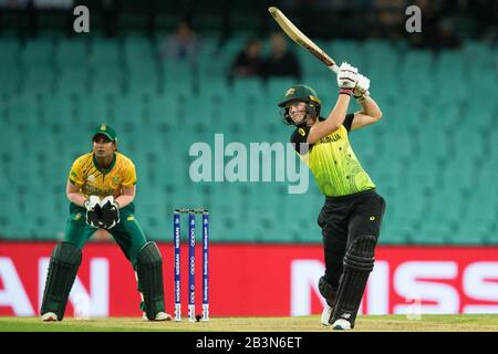 Sydney, Australien. März 2020. Meg Lanning of Australia spielt einen Schuss während des T20-WM-Halbfinalspiels Der Frauen zwischen Australien und Südafrika im Sydney Cricket Ground, Sydney, Australien am 5. März 2020. Foto von Peter Dovgan. Nur redaktionelle Nutzung, Lizenz für kommerzielle Nutzung erforderlich. Keine Verwendung bei Wetten, Spielen oder einer einzelnen Club-/Liga-/Spielerpublikationen. Kredit: UK Sports Pics Ltd/Alamy Live News Stockfoto