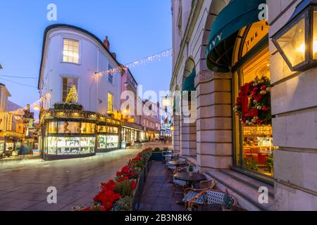 Blick auf die Geschäfte an der London Street zu Weihnachten, Norwich, Norfolk, East Anglia, England, Großbritannien, Europa Stockfoto