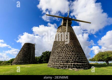 Bettys Hope, historische frühe Zuckerplantage, 1651, restaurierte Windmühlentürme, Antigua, Antigua und Barbuda, Leeward Islands, West Indies, Karibik, C. Stockfoto