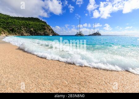 Shell Beach, Jachten in türkisfarbener Bucht, Gustavia, St. Barthelemy (St. Barts) (St. Barth), Westindien, Karibik, Mittelamerika Stockfoto
