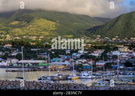 Basseterre, Sonnenaufgang, erhöhter Blick vom Meer, Basseterre, St. Kitts, St. Kitts und Nevis, Leeward-Inseln, Westindien, Karibik, Mittelamerika Stockfoto