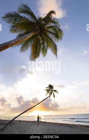 Eine Frau auf Nordstrand, Little Corn Island, Islas del Maiz (Maisinseln), Nicaragua, Mittelamerika Stockfoto