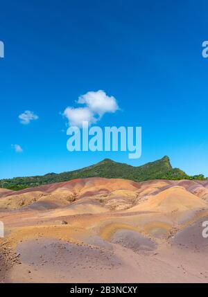 Panoramaaussicht auf Den Sieben Farbigen Erdgeopark, Chamarel, Black River District, Mauritius, Indischer Ozean, Afrika Stockfoto