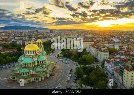 Luftbild mit der Drohne, Alexander Newski Russisch-orthodoxe Kathedrale, Sofia, Bulgarien, Europa Stockfoto