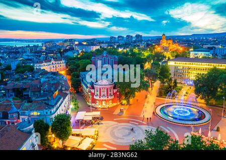 Luftbild mit der Drohne der Staatsoper Warna, Bulgarien, Europa Stockfoto