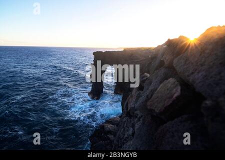 Holei Lava SEA ARCH, Hawaii Volcanoes National Park, UNESCO-Weltkulturerbe, Big Island, Hawaii, Vereinigte Staaten von Amerika, Nordamerika Stockfoto