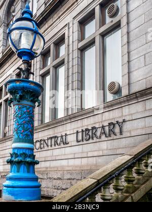 Das Gebäude der Aberdeen Central Library am Rosemount Viaduct wurde im Jahr 1892 von Andrew Carnegie in Aberdeen Scotland eröffnet Stockfoto