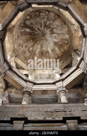 Sahar KI Masjid (Bohrani) Innenkuppel im Archäologischen Park Champaner-Pavagadh Stockfoto