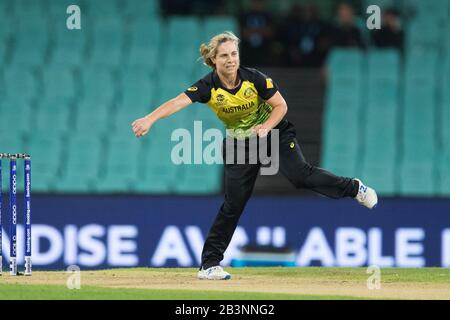 Sydney, Australien. März 2020. Sophie Molineux von Australia Bowls beim T20-WM-Halbfinalspiel Der Frauen zwischen Australien und Südafrika im Sydney Cricket Ground, Sydney, Australien am 5. März 2020. Foto von Peter Dovgan. Nur redaktionelle Nutzung, Lizenz für kommerzielle Nutzung erforderlich. Keine Verwendung bei Wetten, Spielen oder einer einzelnen Club-/Liga-/Spielerpublikationen. Kredit: UK Sports Pics Ltd/Alamy Live News Stockfoto