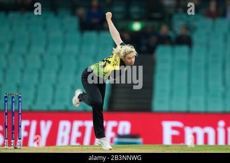 Sydney, Australien. März 2020. Delissa Kimmince of Australia Bowls beim T20-WM-Halbfinalspiel Der Frauen zwischen Australien und Südafrika im Sydney Cricket Ground, Sydney, Australien am 5. März 2020. Foto von Peter Dovgan. Nur redaktionelle Nutzung, Lizenz für kommerzielle Nutzung erforderlich. Keine Verwendung bei Wetten, Spielen oder einer einzelnen Club-/Liga-/Spielerpublikationen. Kredit: UK Sports Pics Ltd/Alamy Live News Stockfoto