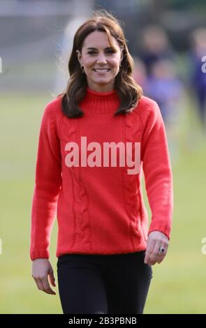 Die Duchess of Cambridge bei einem Besuch im Salthill Knocknacarra GAA Club in Galway am dritten Tag ihres Besuchs in der Republik Irland. Stockfoto