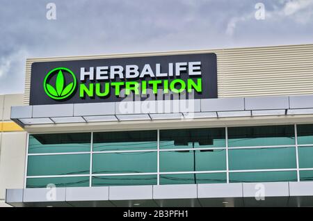 Geschäftsbüro Herbalife Nutrition Exterieur in Houston, TX. Globales Unternehmen, das Nahrungsergänzungsmittel herstellt und verkauft, die 1980 gegründet wurden. Stockfoto