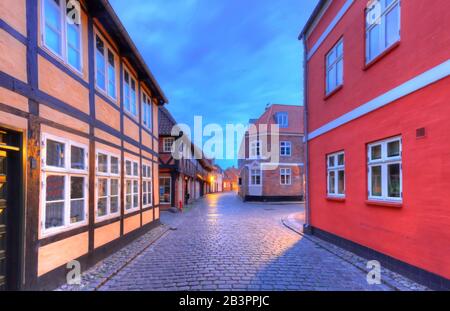 Straße in der mittelalterlichen Stadt Ribe, Dänemark - HDR Stockfoto