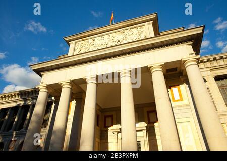 Madrid, Spanien - Detail der Fassade des Museo del Prado (Kunstmuseum Prado). Stockfoto