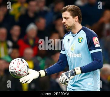 London, ENGLAND - 04. MÄRZ: Tim Krul von Norwich City im Rahmen des Fünften Runden Matches des Emirates FA Cup zwischen Tottenham Hotspur und Norwich City auf M im Einsatz Stockfoto