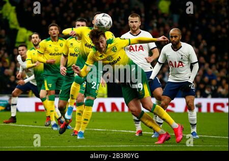 London, ENGLAND - 04. MÄRZ: Tom Trybull von Norwich City im Einsatz während des Fünften Runden Matches des Emirates FA Cup zwischen Tottenham Hotspur und Norwich City o Stockfoto