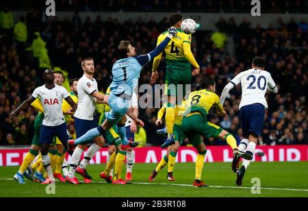 London, ENGLAND - 04. MÄRZ: Tim Krul von Norwich City im Rahmen des Fünften Runden Matches des Emirates FA Cup zwischen Tottenham Hotspur und Norwich City auf M im Einsatz Stockfoto