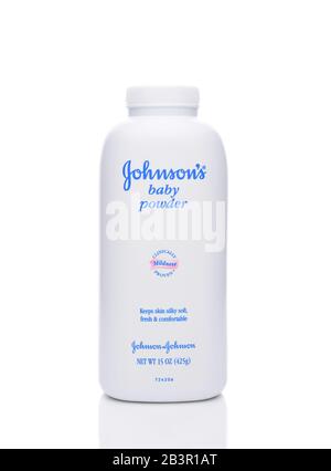 Irvine, KALIFORNIEN - 22. JANUAR 2017: Johnsons Baby Powder. Der Duft von Johnsons Baby Powder ist für viele Amerikaner mit dem Geruch des verbunden Stockfoto