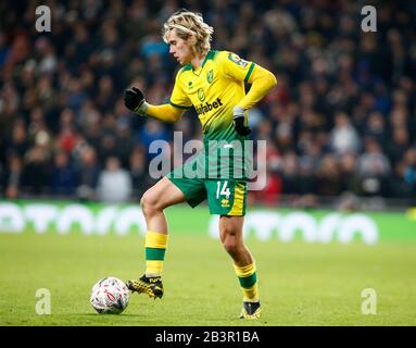 London, ENGLAND - 04. MÄRZ: Todd Cantwell von Norwich City im Rahmen des Fünften Runden Matches des Emirates FA Cup zwischen Tottenham Hotspur und Norwich City im Einsatz Stockfoto