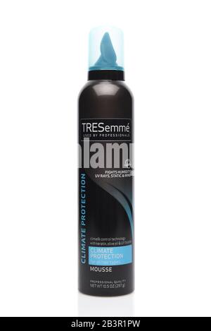 Irvine, KALIFORNIEN - 20. AUGUST 2019: Eine Dose von TRESemme Klimaschutz Mousse. Stockfoto