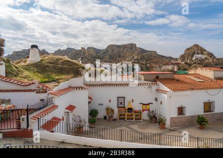 Guadix, Spanien - 10. Januar 2020: Höhlenbauten, Provinz Granada, Andalusien Stockfoto