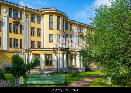 Sankt Petersburg, Gebäude des Herbariums und der Bibliothek des Botanischen Gartens der Russischen Akademie der Wissenschaften, ein schöner Sonnentag Stockfoto