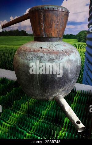 Alte Kupfer noch Display im Spirit of Kentucky, die Ausstellung der Geschichte und Kultur von Kentucky Bourbon Whiskey in Frazier History Museum.Museum Row.Louisville.Kentucky.USA Stockfoto