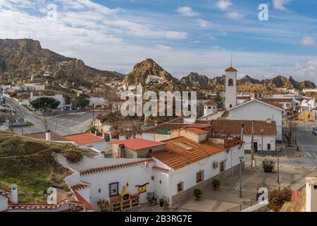 Guadix, Spanien - 10. Januar 2020: Höhlenbauten, Provinz Granada, Andalusien Stockfoto