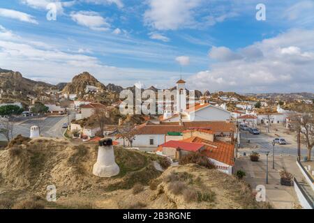 Guadix, Spanien - 10. Januar 2020: Höhlenbauten, Provinz Granada, Andalusien Stockfoto