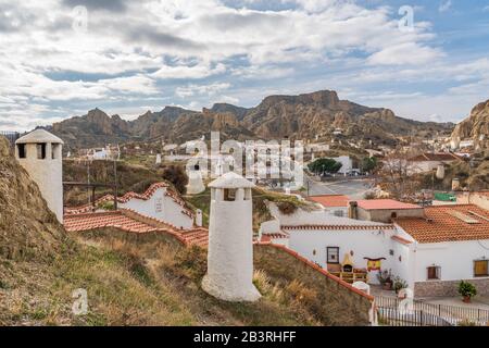 Guadix, Spanien - 10. Januar 2020: Höhlenbauten, Provinz Granada, Andalusien Stockfoto