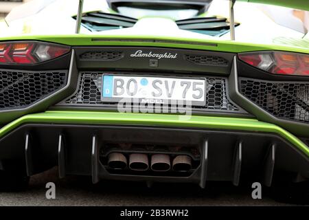 Monte-Carlo, Monaco - 20. Juni 2019: Grüner Lamborghini Aventador LP 750-4 SV Coupé, Abgas-Rückansicht, Supercar Vor Dem Hotel De Paris Geparkt Stockfoto