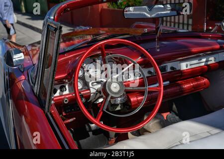 Nahaufnahme des Vorderrads in einem Oldtimer, Fusterlandia, Jaimanitas, Playa, Havanna, Kuba Stockfoto