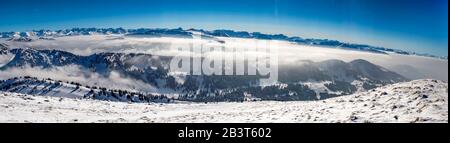 Fantastische Schneeschuhtour auf dem Hochgrat bei der Nagelfluhkette im Allgau, Bayern Stockfoto